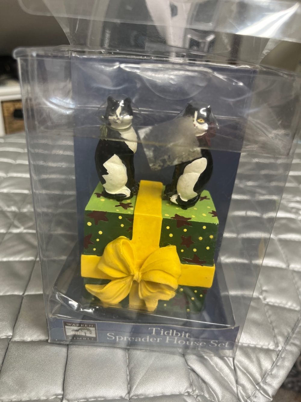 Tidbit Spreader House Set - Black & White Cat on Green Gift